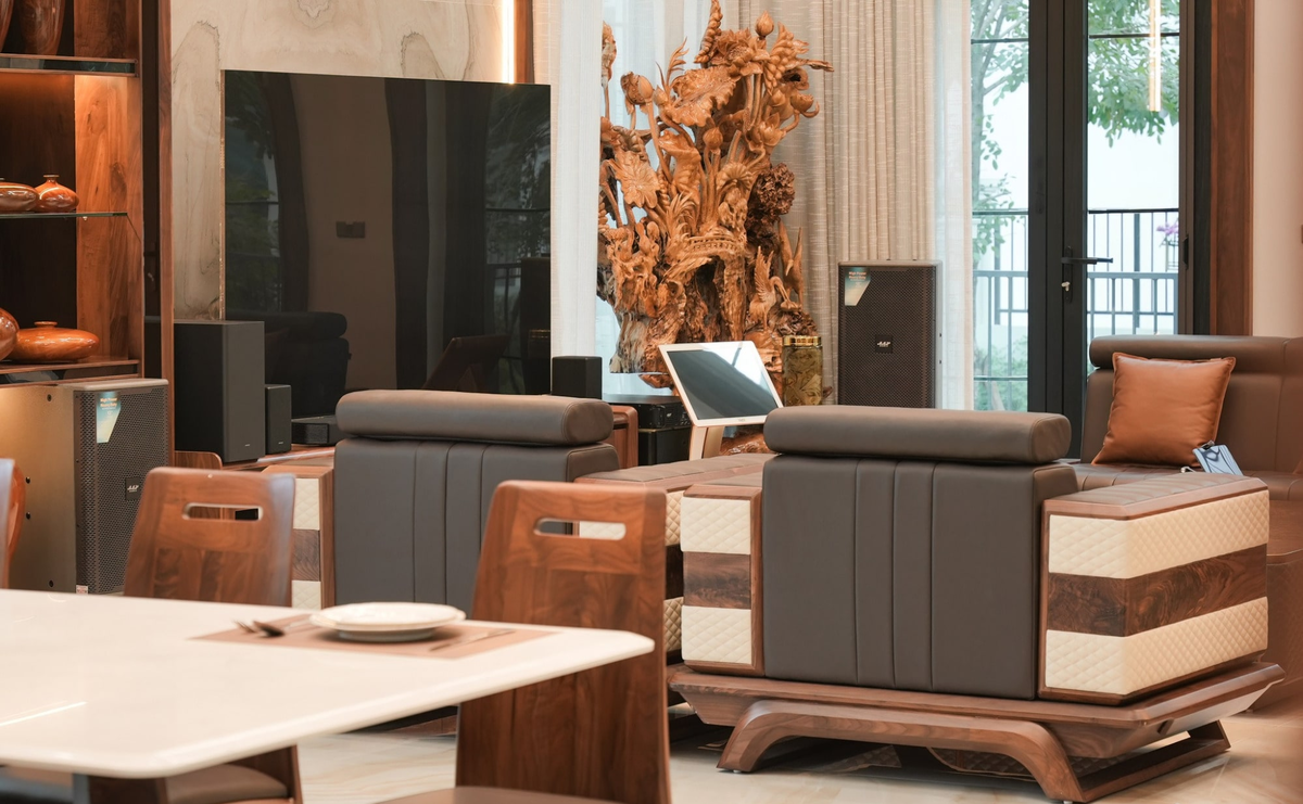 Bàn ghế và sofa óc chó xuất hiện ở mọi không gian cao cấp