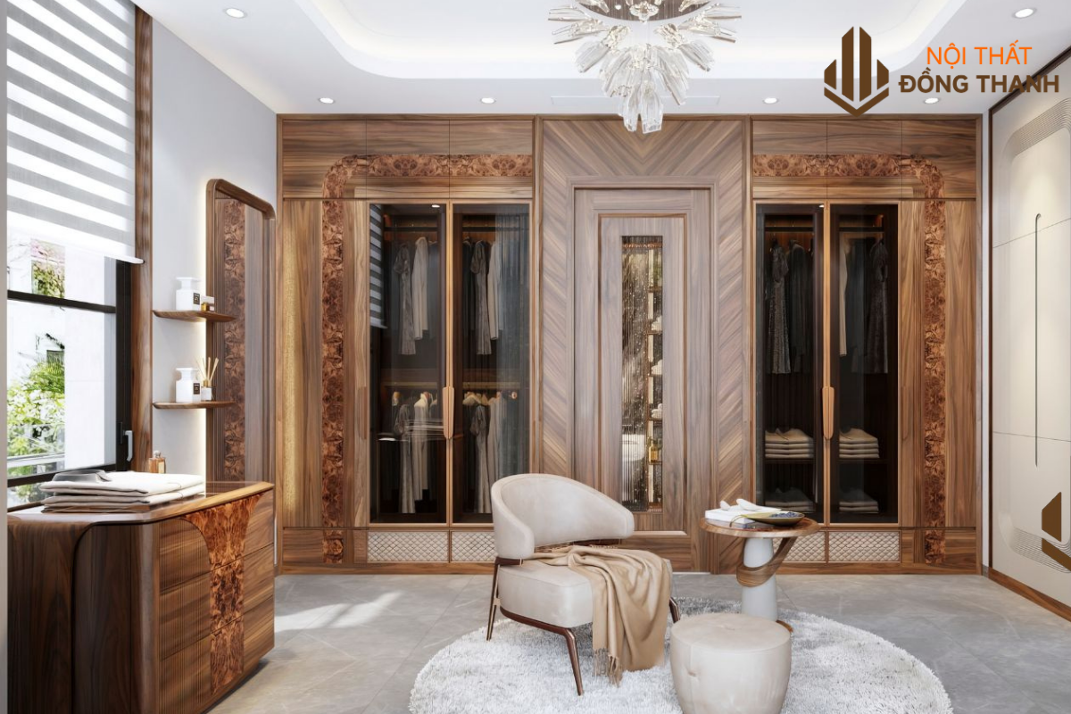 Phòng thay đồ hiện đại, có bàn trà và đèn chùm pha lê