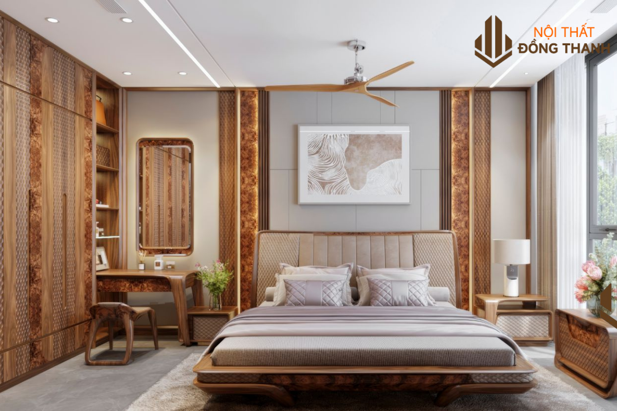 Phòng ngủ với giường gỗ, nệm dày mềm mại