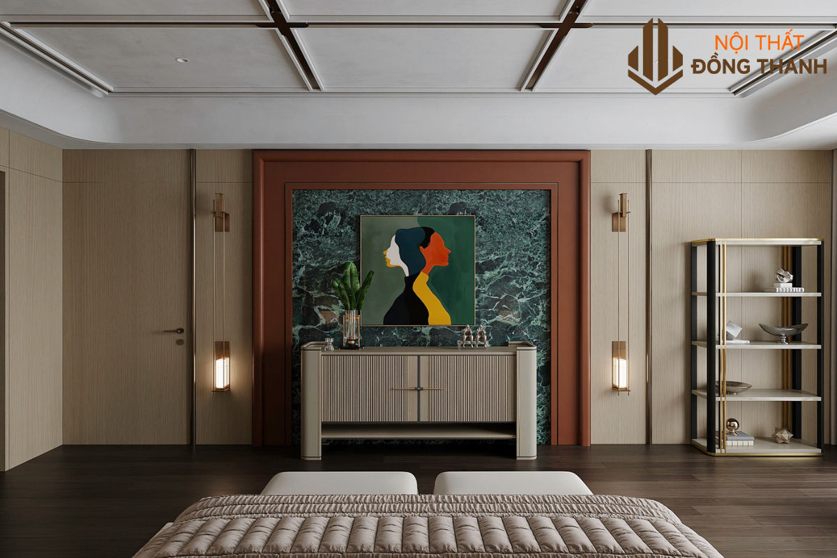 Cuối giường có tủ đồ và decor bằng tranh vẽ
