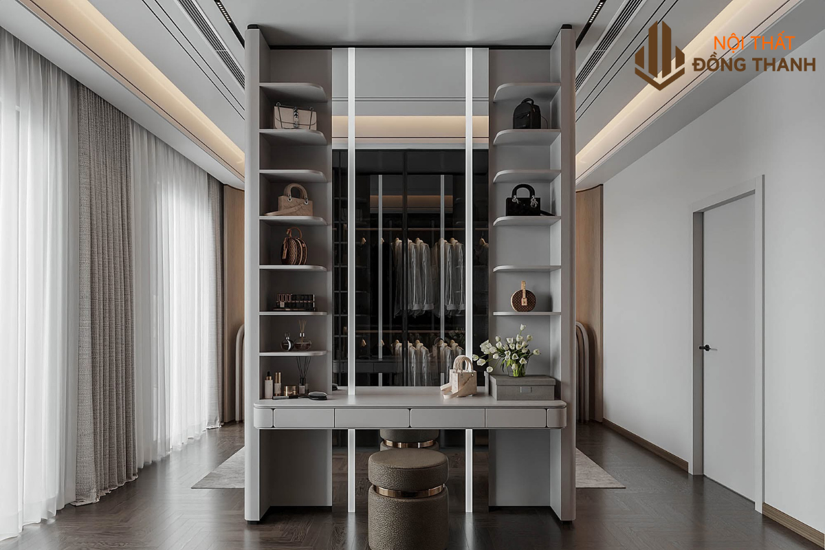 Phòng thay đồ có tủ để phụ kiện thường dùng