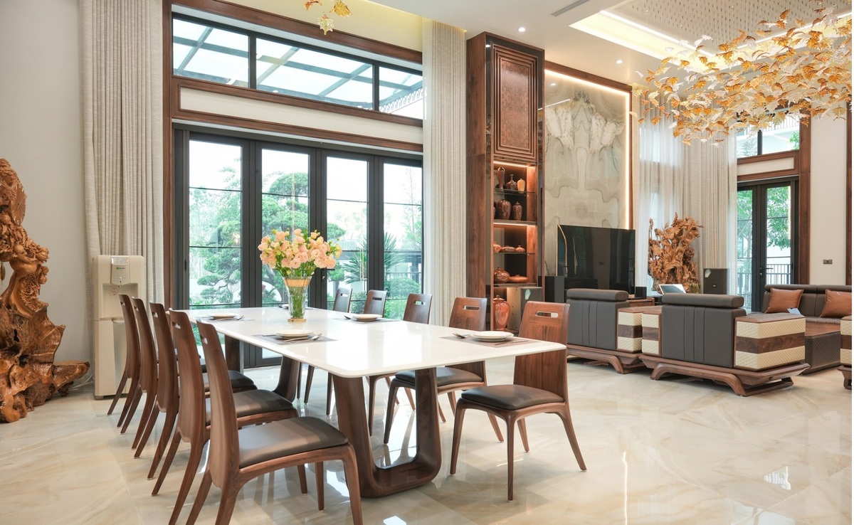 Mẫu bàn gỗ bằng gỗ óc chó đạt đến độ mềm mại hoàn mỹ