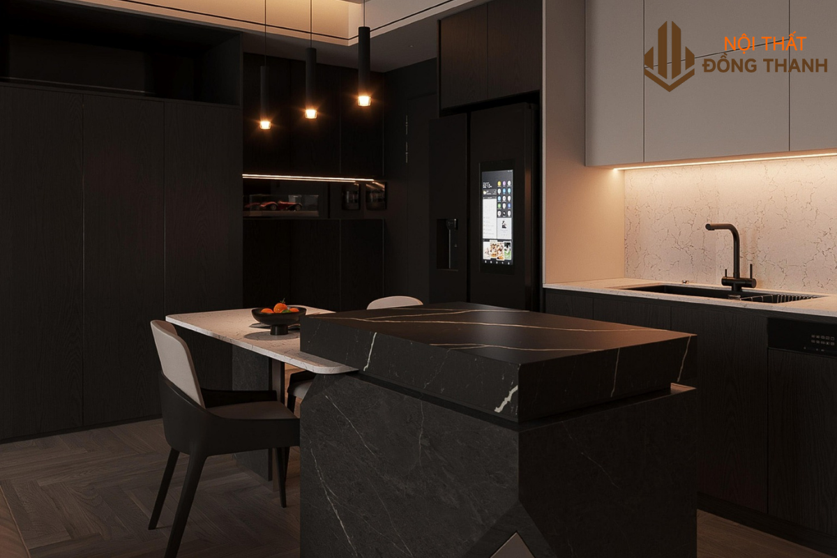 Không gian bếp và đảo bếp màu đen vân đá sang trọng