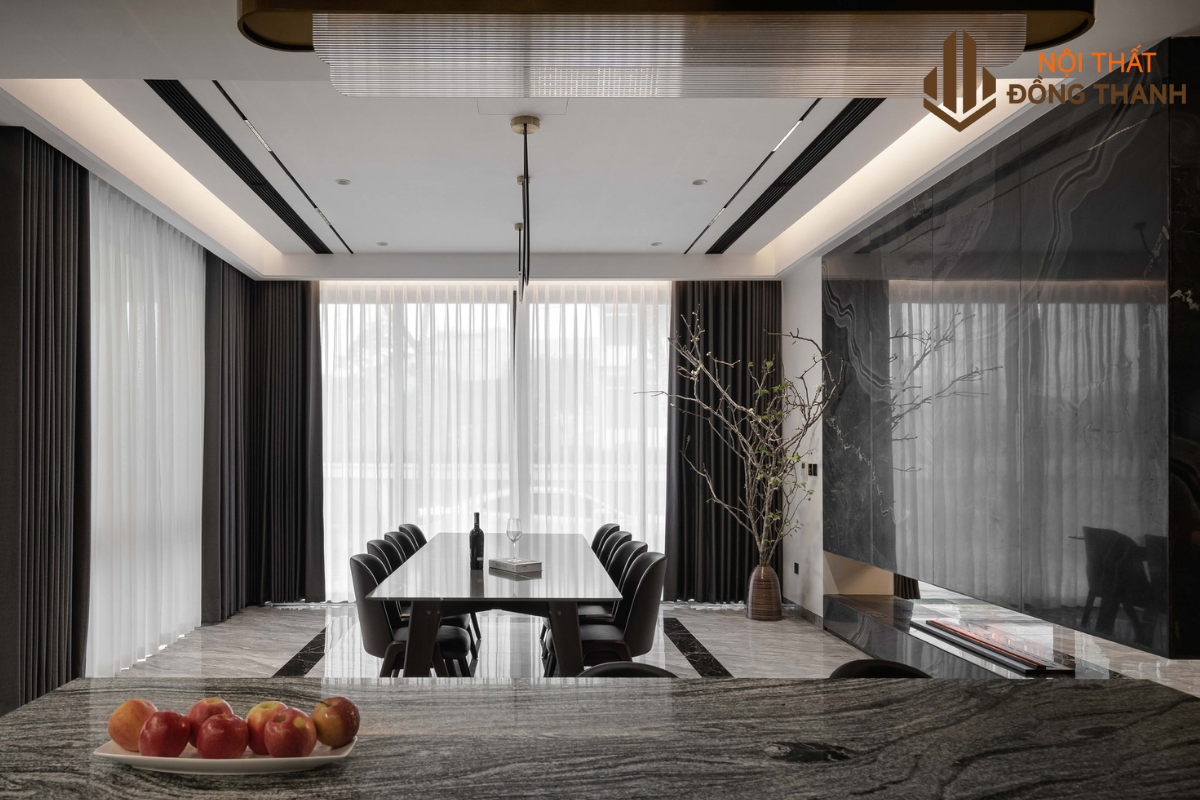 Bàn ăn tổ chức các bữa tiệc tại gia