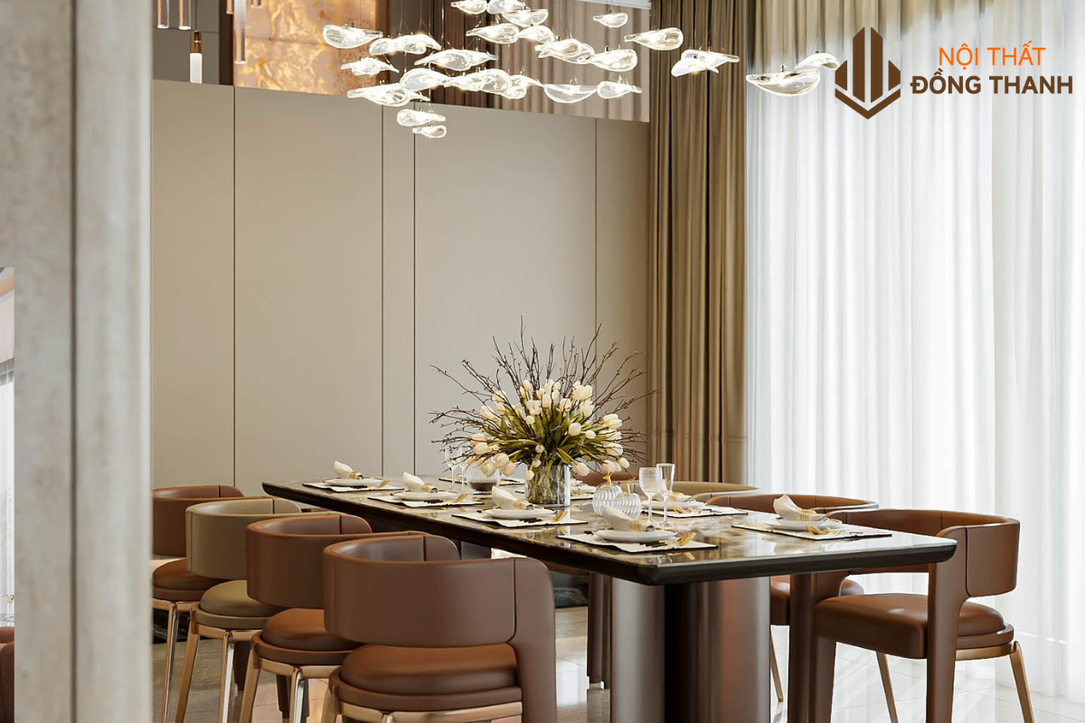 Khu vực bàn ăn với hệ đèn chùm chất lượng