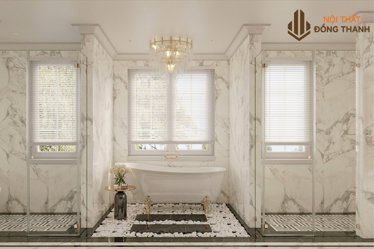 Bồn tắm được đặt cạnh cửa sổ