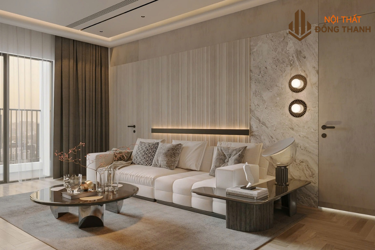 Phòng khách được thiết kế với tông màu be cùng vàng kim đơn giản