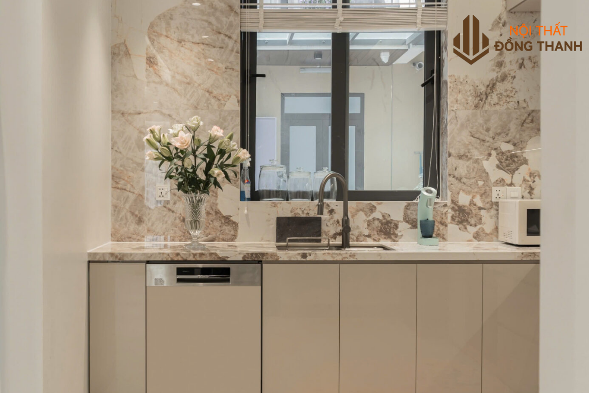 Không gian phòng bếp thoáng và đảm bảo công năng