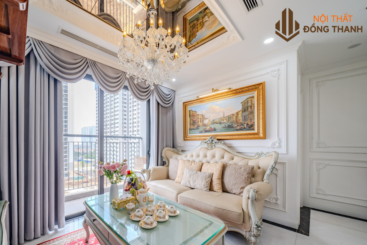 Đường nét và chỉ phào được tiết chế hơn so với phong cách cổ điển