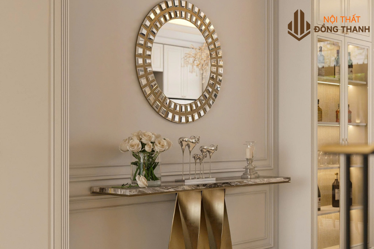 Thiết kế với phần gương trang trí xung quanh bếp