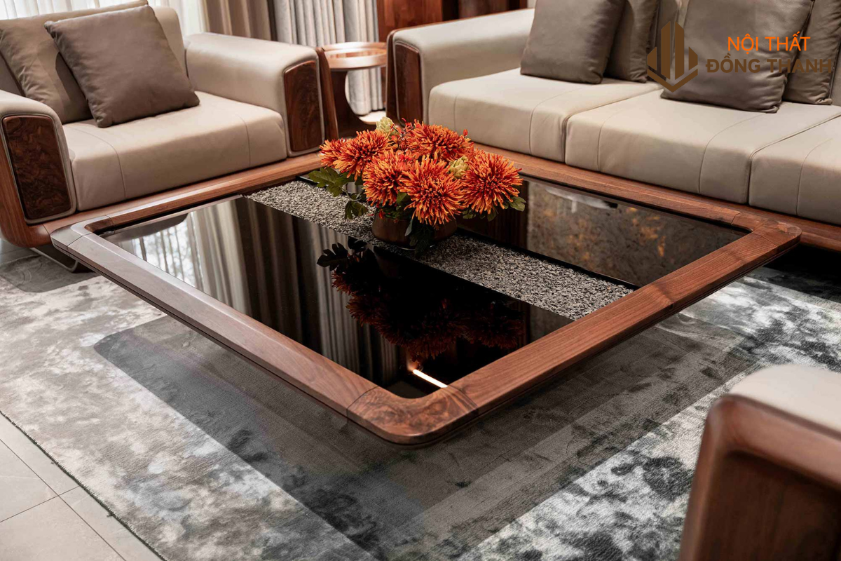 Bàn ghế cao cấp được sắp đặt hợp lý, cân đối về bố cục