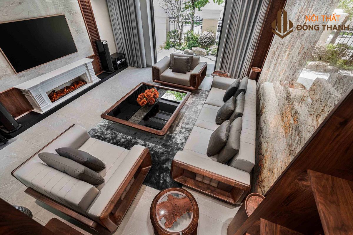 Không gian phòng rộng, là nơi tiếp khách và sinh hoạt chung